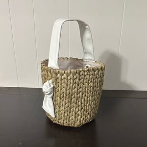 Pamela Munson natural petite Isla Bahia lady basket